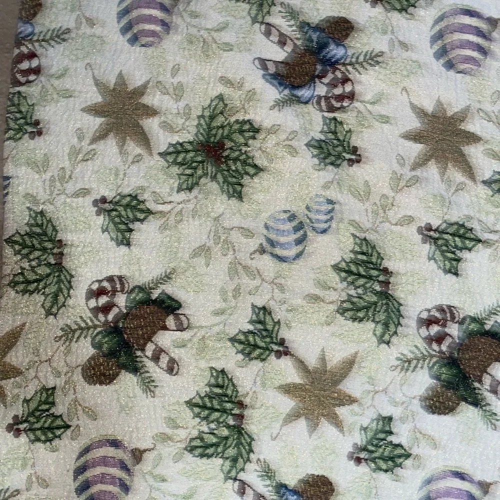 Vintage Christmas Matelassé Holly Leaves & Berries Holiday Table Cloth 63.6”L